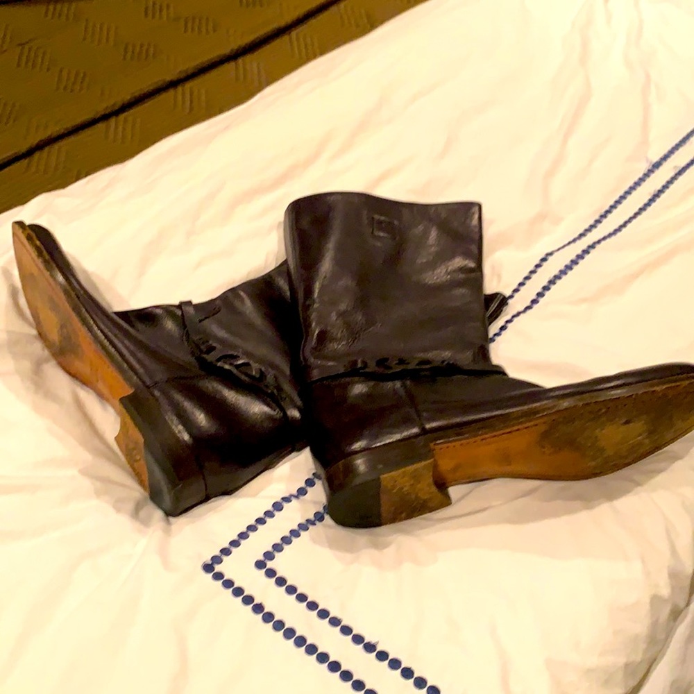 Black gucci boot , no box are boot covers